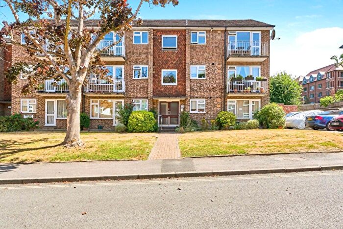 2 Bedroom Flat For Sale In Crescent Road, Kingston Upon Thames, KT2