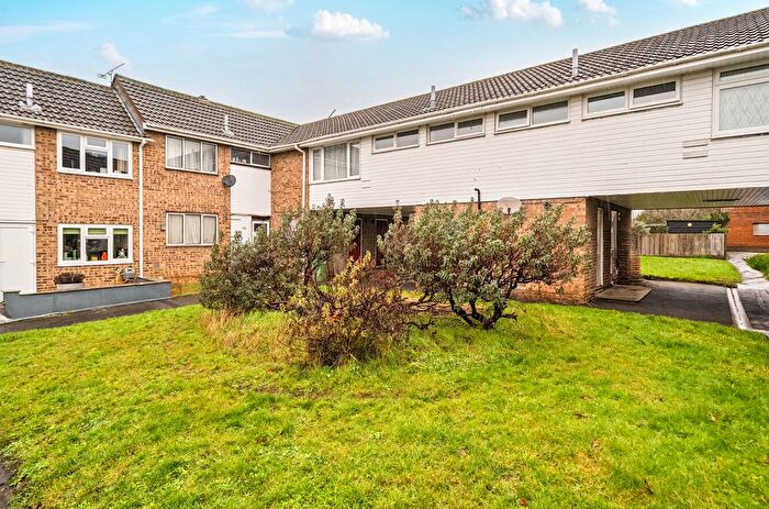 2 Bedroom Maisonette For Sale In Vandyke, Bracknell, Berkshire, RG12