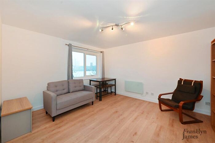 2 Bedroom Apartment To Rent In Ferguson Close, London, E14