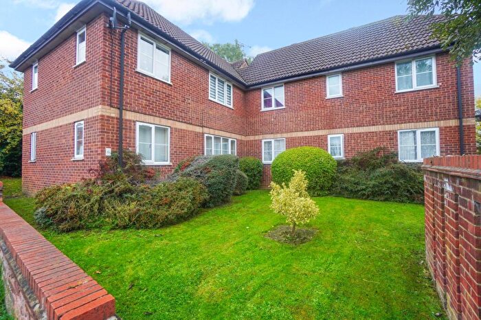 1 Bedroom Flat For Sale In Gomm Road, High Wycombe, HP13