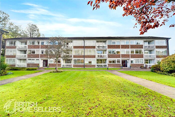 2 Bedroom Flat For Sale In Station Approach, Tadworth, Surrey, KT20