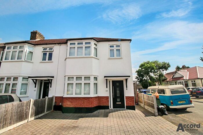 2 Bedroom End Of Terrace House To Rent In Lessington Avenue, Romford, RM7