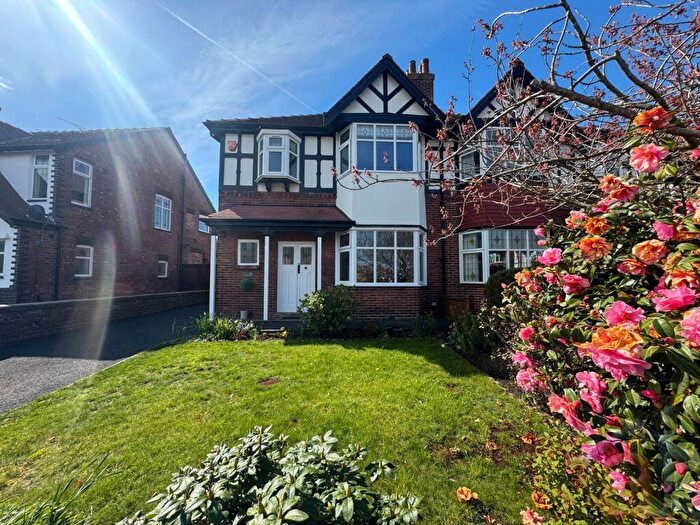 3 Bedroom Semi-Detached House For Sale In Dunbar Road, Southport, PR8