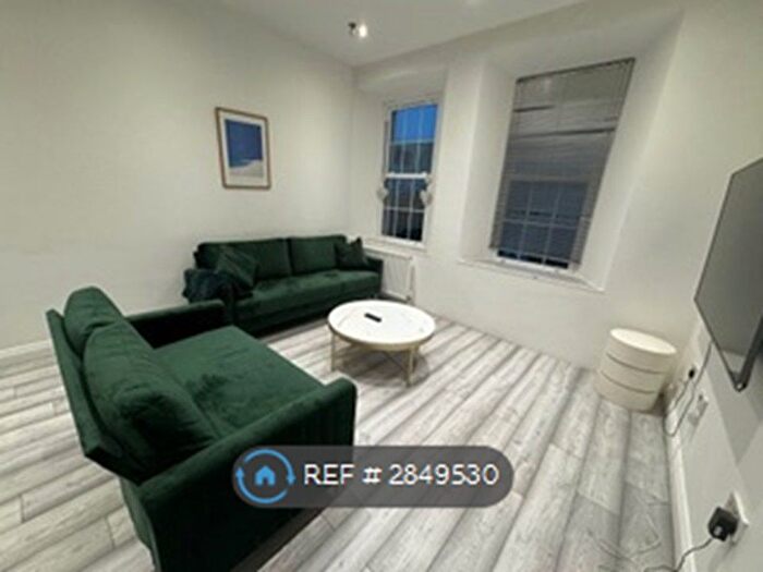 1 Bedroom Flat To Rent In Seaview Court, Walton On The Naze, CO14