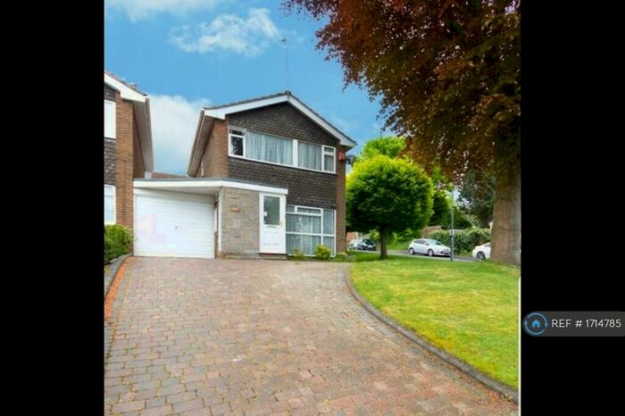 3 Bedroom Detached House To Rent In Moat Road, Oldbury, B68