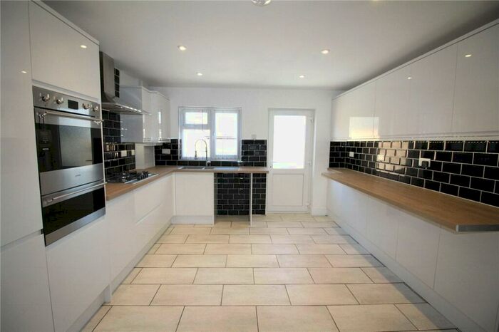 3 Bedroom Bungalow To Rent In Applewood Grove, Waterlooville, Hampshire, PO7