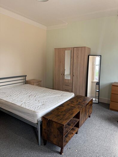 5 Bedroom Semi-Detached House To Rent In Newstead Grove: Bed- Student House, NG1