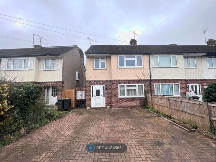 4 Bedroom End Of Terrace House To Rent In Broomstick Hall Road, Waltham Abbey, EN9