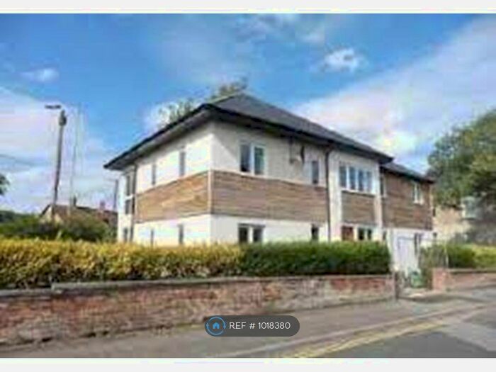 2 Bedroom Flat To Rent In Hawthorn Road, Chippenham SN15
