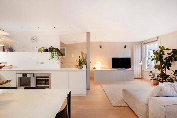3 Bedroom Apartment For Sale In Broomwood Road, Between The Commons, SW11
