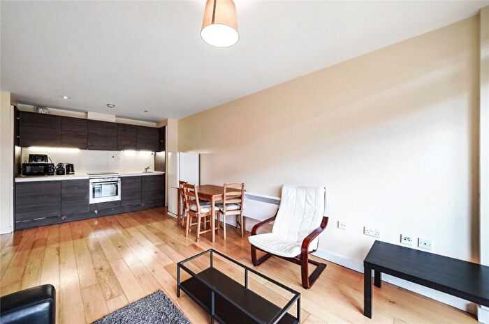 2 Bedroom Flat To Rent In Crampton Street, London, SE17