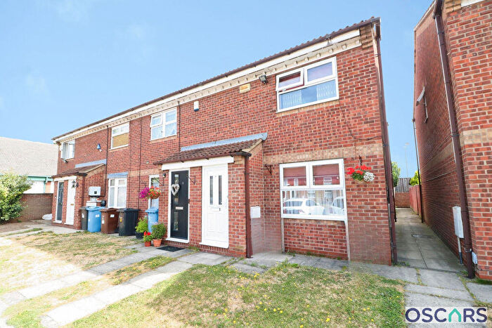 3 Bedroom Terraced House For Sale In Knightsbridge Court, Hull, HU3