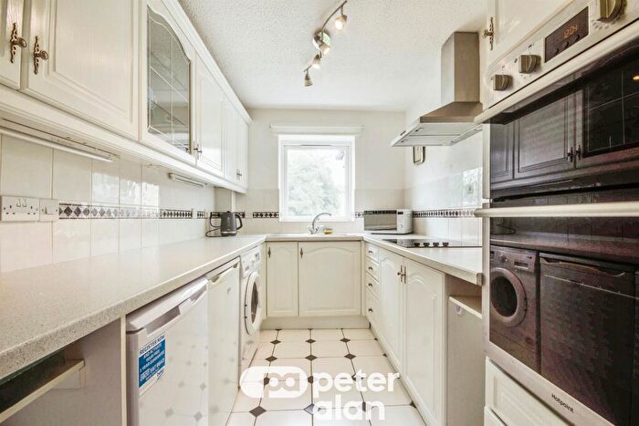 2 Bedroom Apartment For Sale In Stow Park Crescent, Newport, NP20