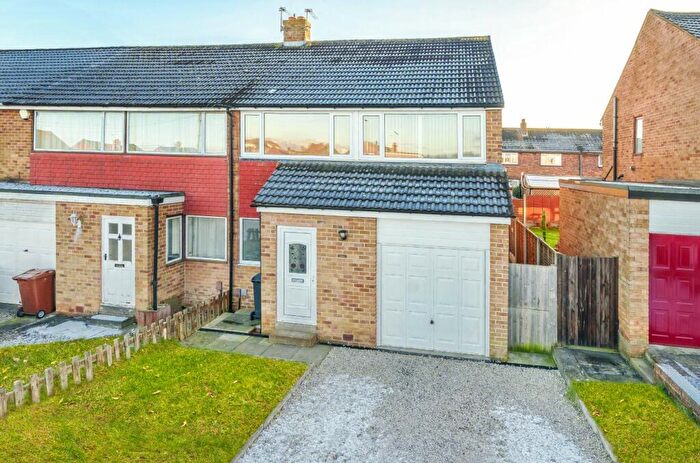 3 Bedroom End Of Terrace House To Rent In Kent Crescent, Pudsey, LS28