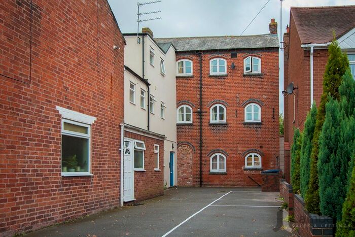 2 Bedroom Flat To Rent In Alcester Road, Studley, B80