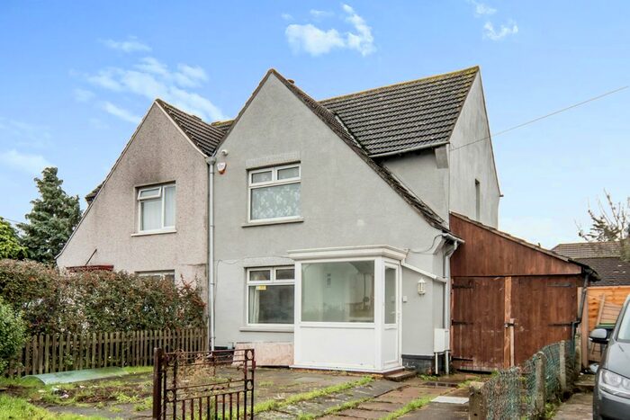 3 Bedroom Semi-Detached House To Rent In Acacia Road, Bedford, MK42