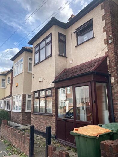 6 Bedroom House To Rent In St Andrew's Road, London, E13