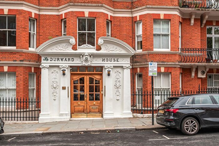 2 Bedroom Flat For Sale In Kensington Court, London, W8