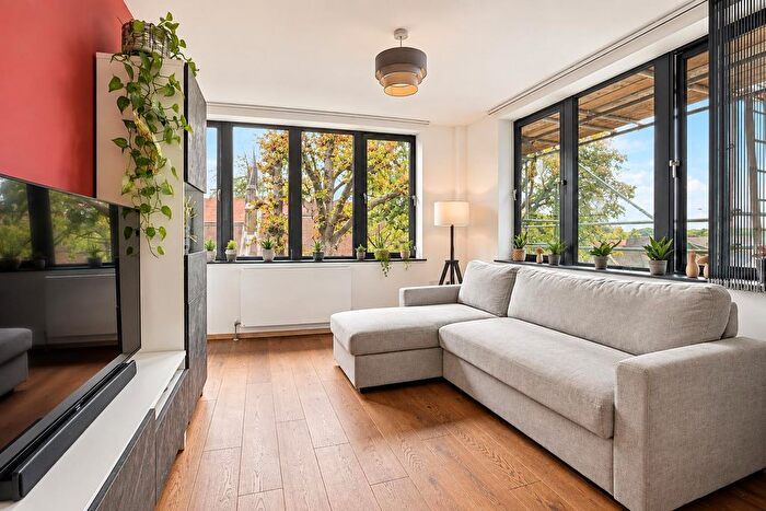 1 Bedroom Flat For Sale In High Street, Yiewsley, West Drayton, UB7