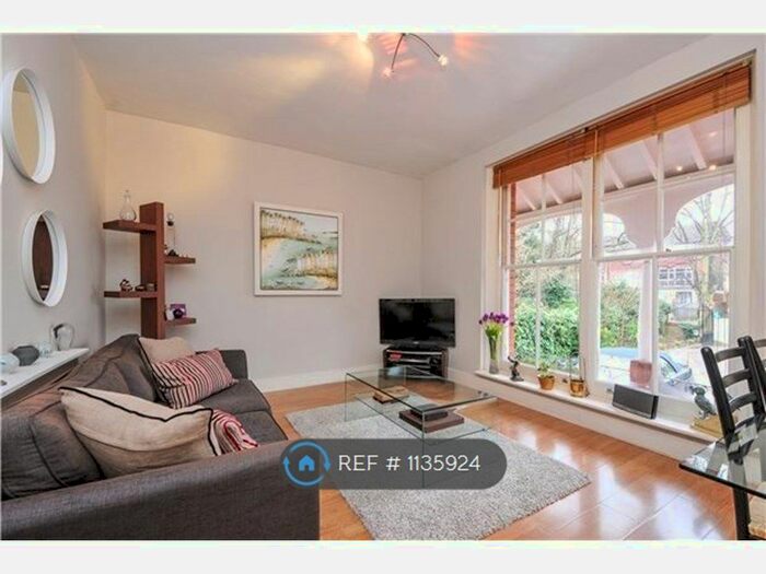 2 Bedroom Flat To Rent In The Chateau North Street, Carshalton, SM5