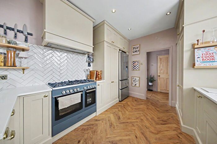 3 Bedroom Terraced House For Sale In Albion Road, Chesterfield, S40