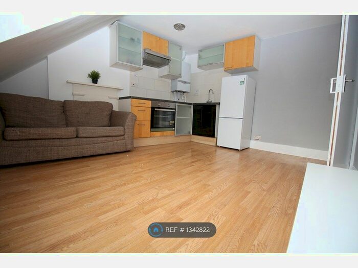 2 Bedroom Flat To Rent In Newington Green, London, N16