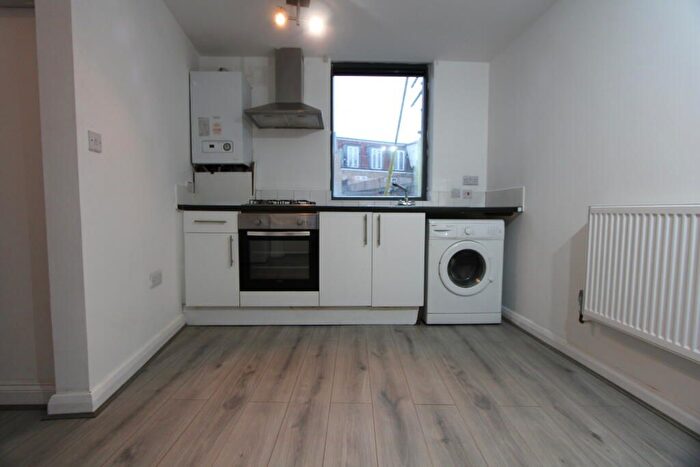 1 Bedroom Flat To Rent In Mitcham Road, London, SW17