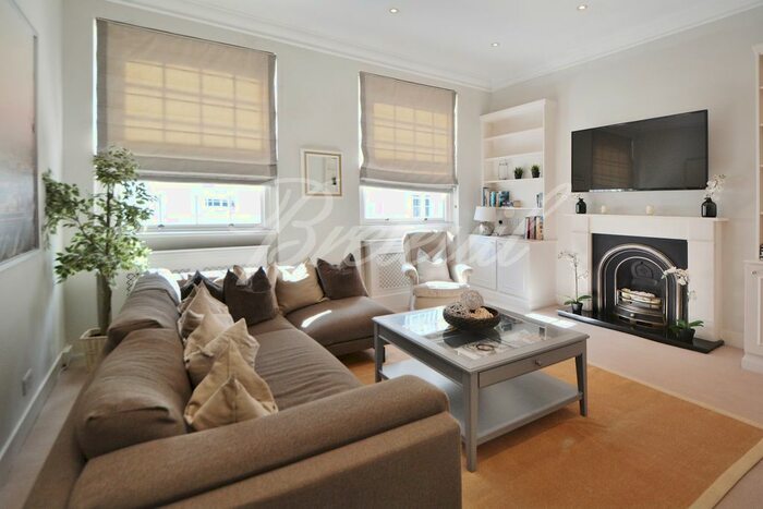 3 Bedroom Flat To Rent In Queen`S Gate Place Mews, London, SW7