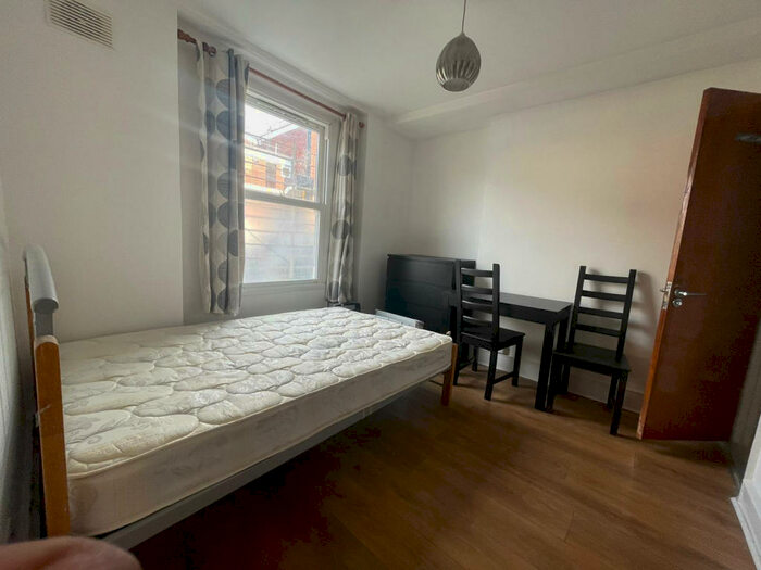 Studio To Rent In Clarence Road, Hackney, E5