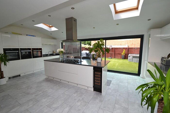 4 Bedroom Detached House For Sale In Javelin Close, Idle, BD10