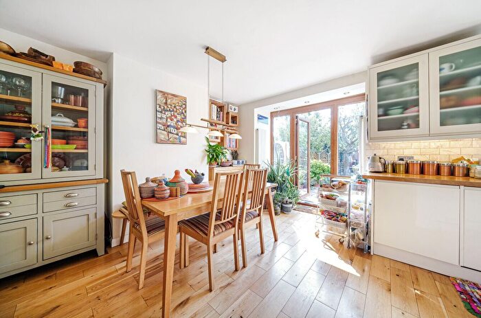 3 Bedroom End Of Terrace House For Sale In Hadley Road, Mitcham, Surrey, CR4