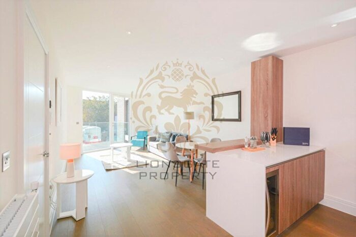 2 Bedroom Apartment To Rent In Hamond Court, KT2