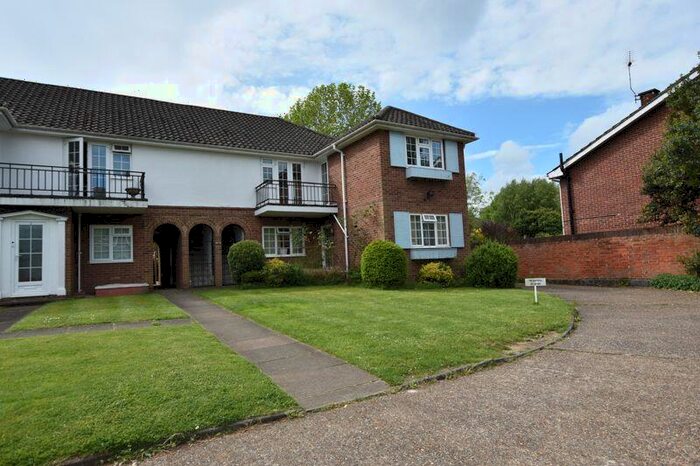 3 Bedroom Flat To Rent In Worcester Road, Sutton, SM2