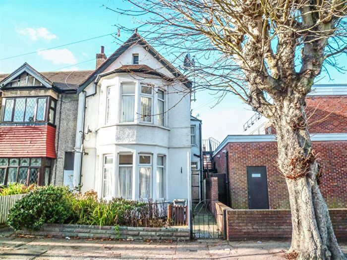 2 Bedroom Flat To Rent In Leigham Court Drive, Leigh On Sea, Essex, SS9