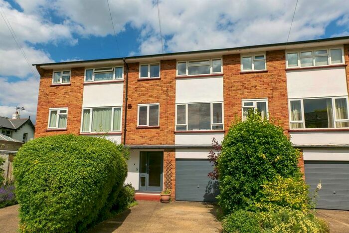 3 Bedroom Terraced House To Rent In Downside, Twickenham, TW1