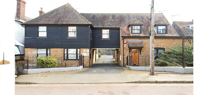 2 Bedroom Flat To Rent In Pettman Mews, Island Wall, Whitstable, Kent, CT5