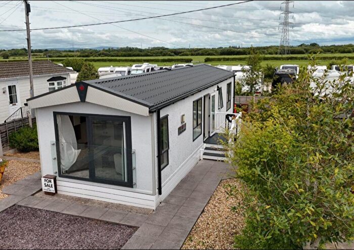 2 Bedroom Park Home For Sale In Greenfield Park, Freckleton, Preston, PR4