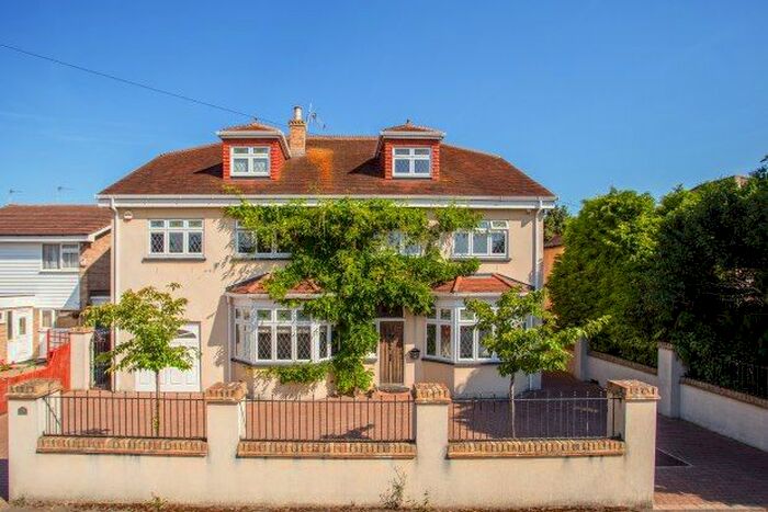 6 Bedroom Detached House To Rent In Clarence Road, Walton-On-Thames, KT12