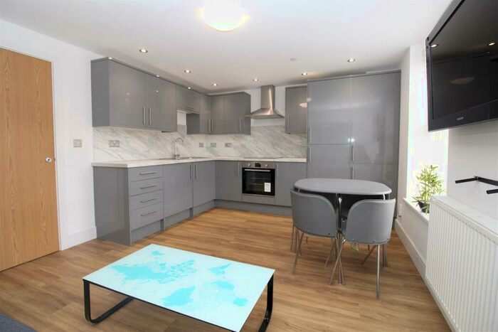 4 Bedroom Flat To Rent In May Street, Cathays, Cardiff, CF24