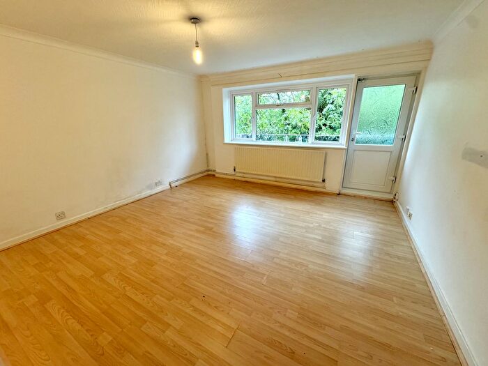 2 Bedroom Flat To Rent In Memorial Close, Hounslow, Middlesex, TW5