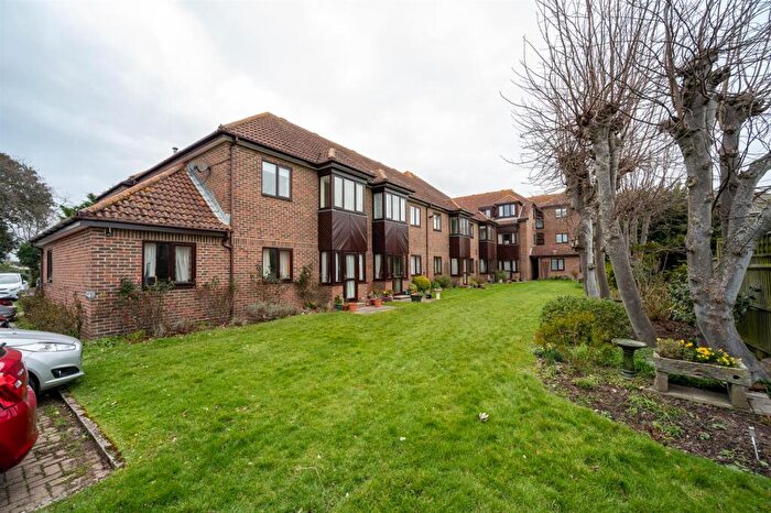 1 Bedroom Flat To Rent In Staunton Avenue, Hayling Island, PO11