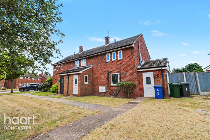 3 Bedroom Semi-Detached House For Sale In Apple Grove, Auckley, Doncaster, DN9