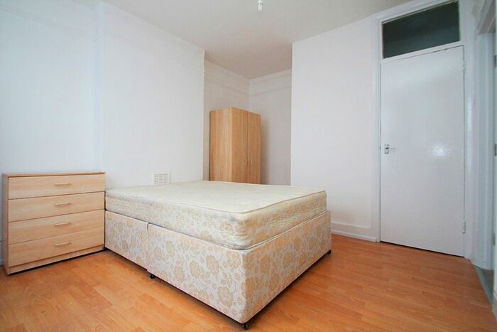 Studio To Rent In Cavendish Road, London, N4