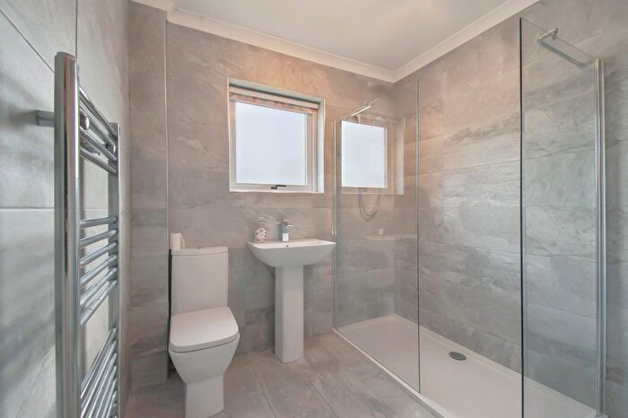 2 Bedroom Flat To Rent In Burnside Court, Bearsden, Glasgow, G61