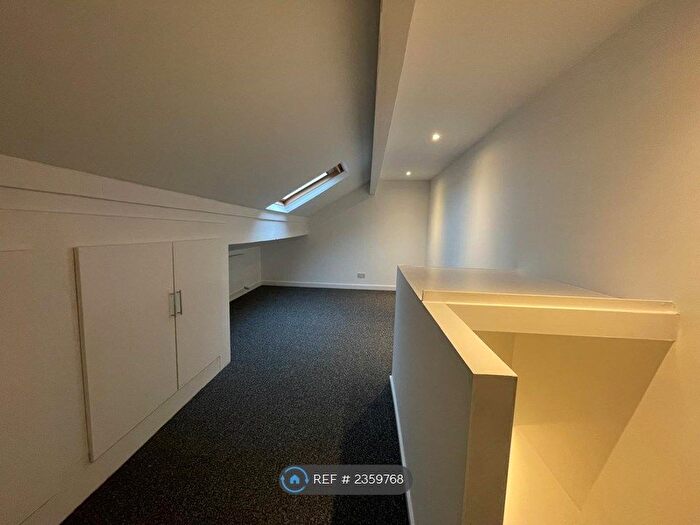 3 Bedroom End Of Terrace House To Rent In Worrall Street, Leeds, LS27