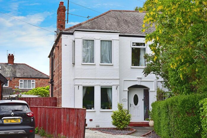 4 Bedroom Semi-Detached House For Sale In Kingtree Avenue, Cottingham, HU16