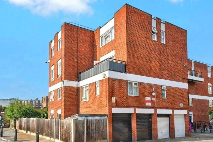 3 Bedroom Apartment For Sale In Gwilym Maries House, Canrobert Street, London, E2