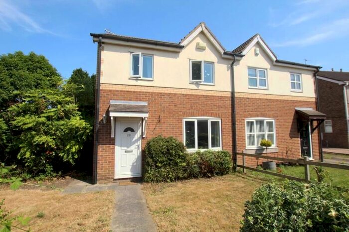 3 Bedroom Semi-Detached House To Rent In South Bridge Road, Hull, HU9