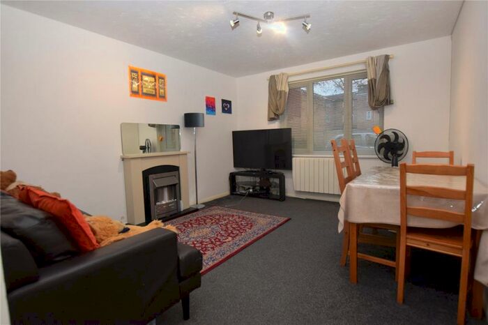 1 Bedroom Apartment To Rent In Fenman Gardens, Ilford, IG3
