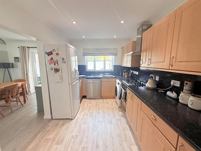 3 Bedroom Link Detached House For Sale In Woodpecker Close, Stowmarket, IP14